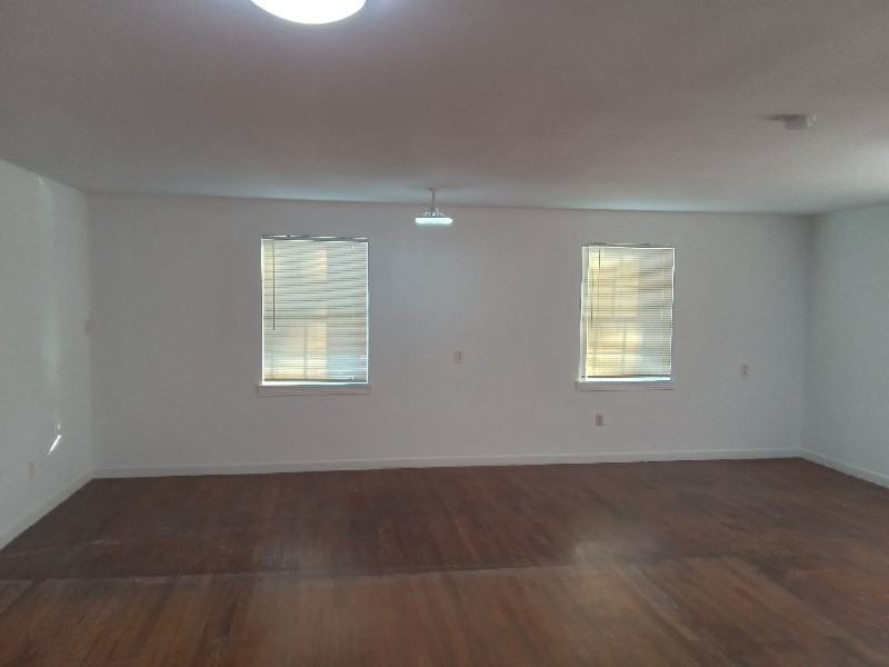 207 E Grand St #A - Photo 2 of 11