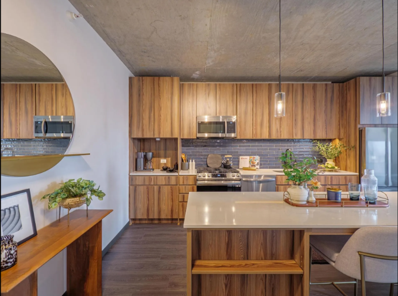 152 N Ashland Ave - Photo 3 of 19