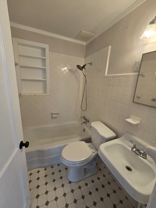 1405 Newton St - Photo 2 of 6