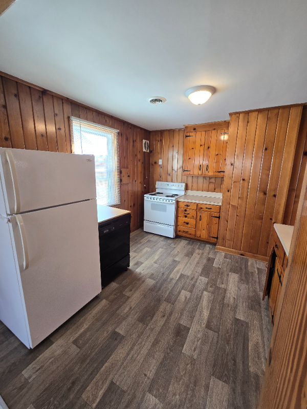 1405 Newton St - Photo 3 of 6