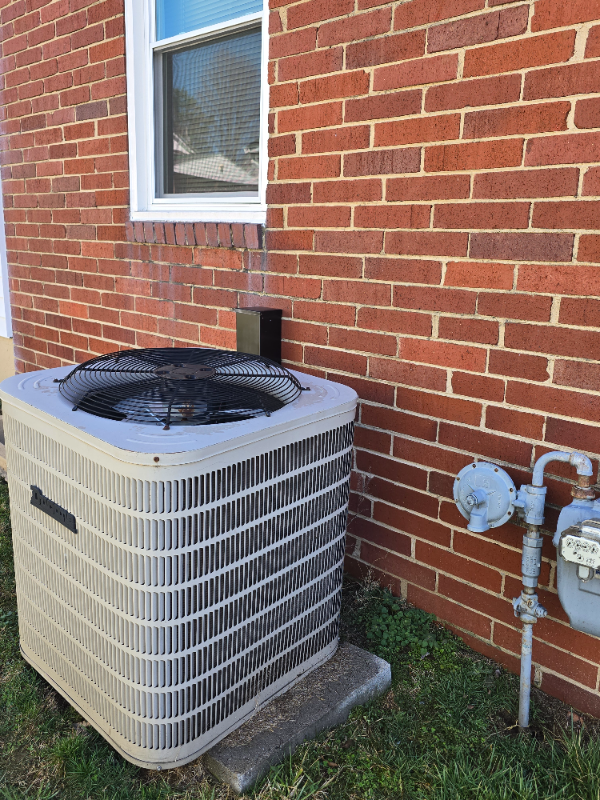 1405 Newton St - Photo 5 of 6