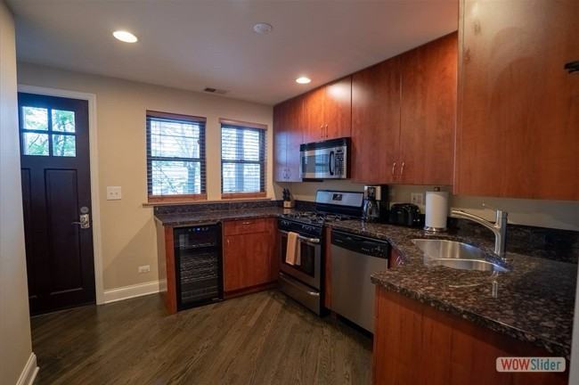 2104 W Roscoe St #2 - Photo 2 of 8