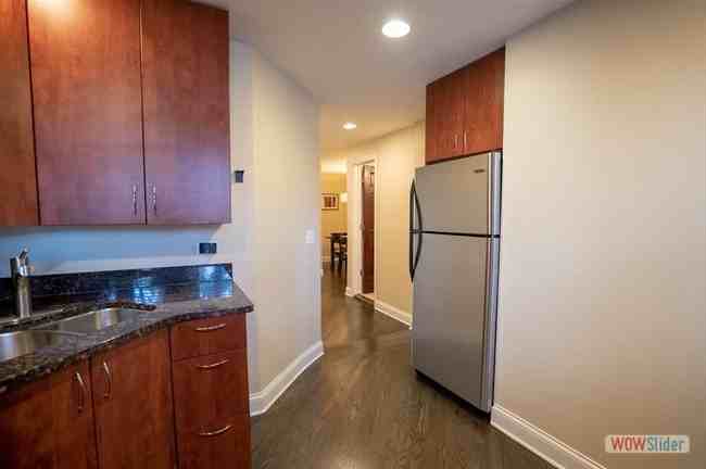 2104 W Roscoe St #2 - Photo 3 of 8