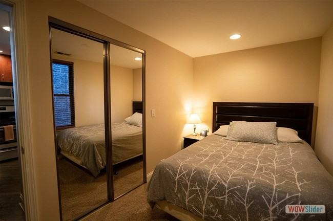 2104 W Roscoe St #2 - Photo 4 of 8