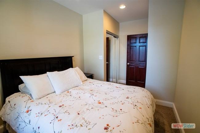 2104 W Roscoe St #2 - Photo 7 of 8