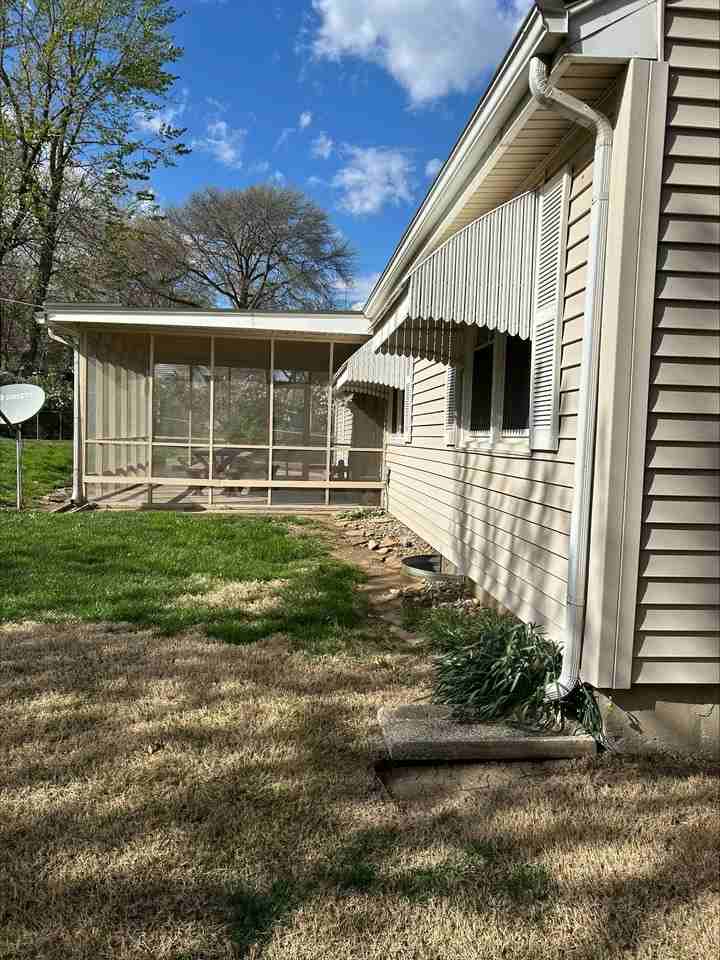 7416 Walmer St - Photo 3 of 9