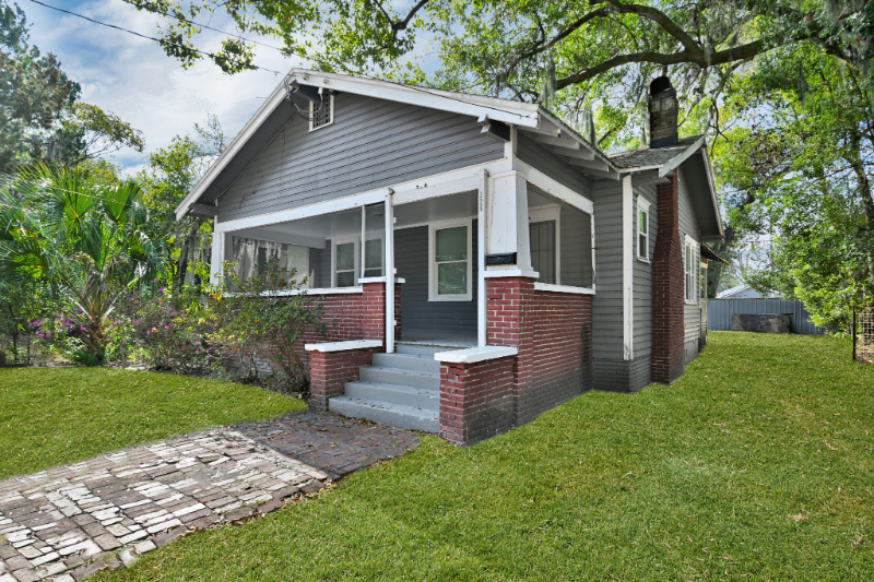 326 Basswood St - Photo 2 of 20