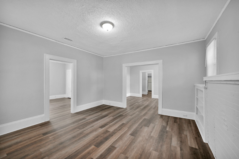 326 Basswood St - Photo 4 of 20