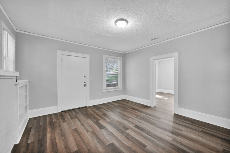 326 Basswood St - Photo 6 of 20