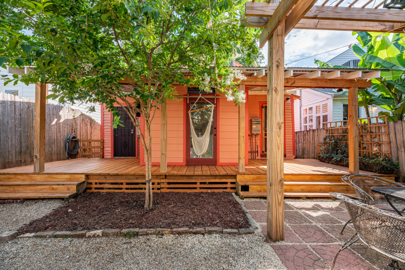 2826 Banks St - Photo 4 of 14