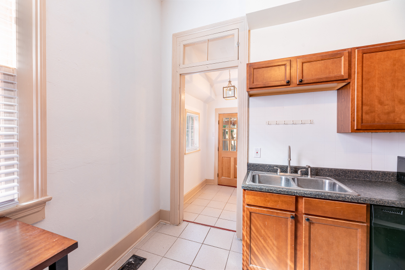 2826 Banks St - Photo 5 of 14