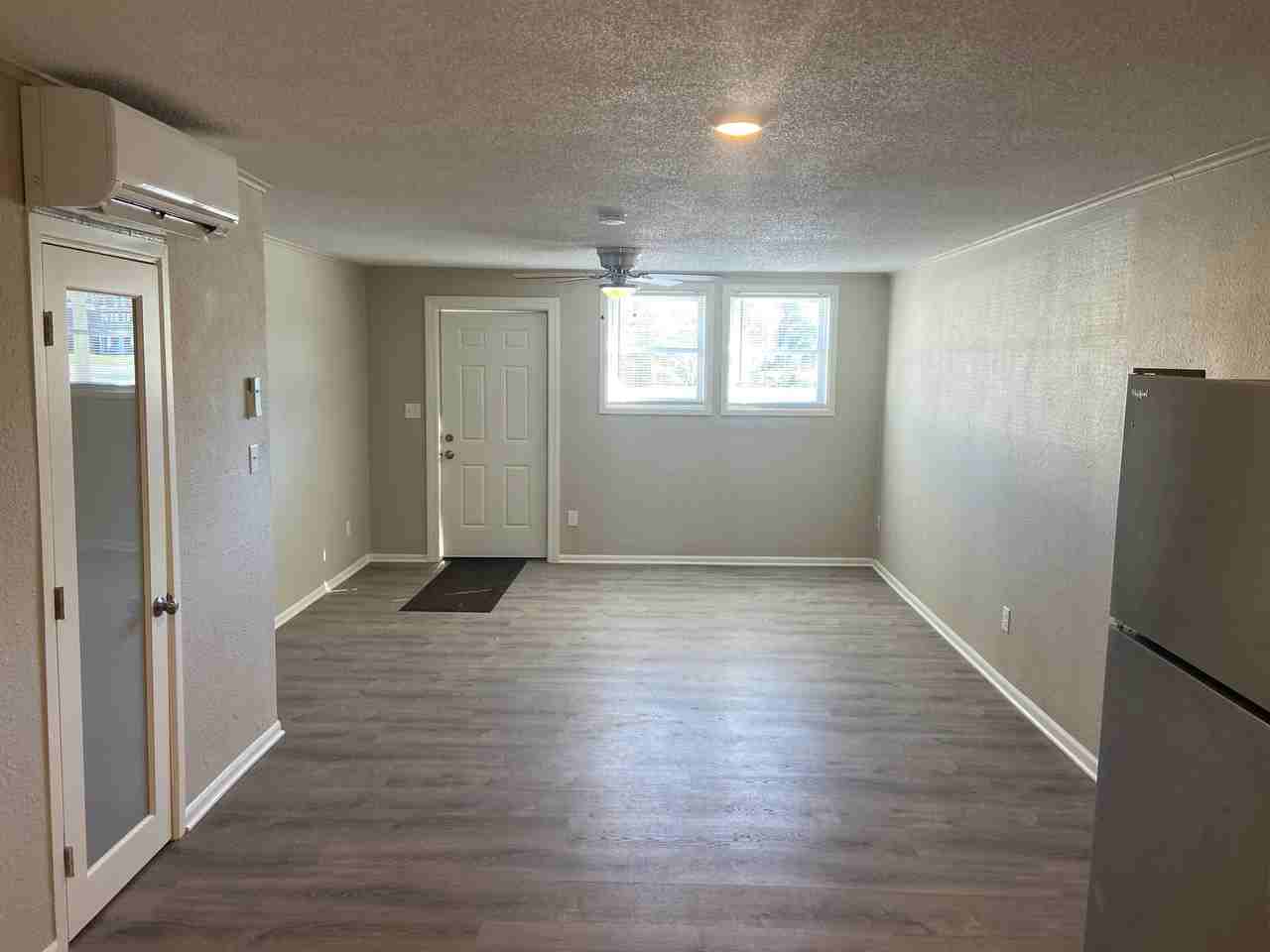 302 N Independence St - Photo 4 of 8