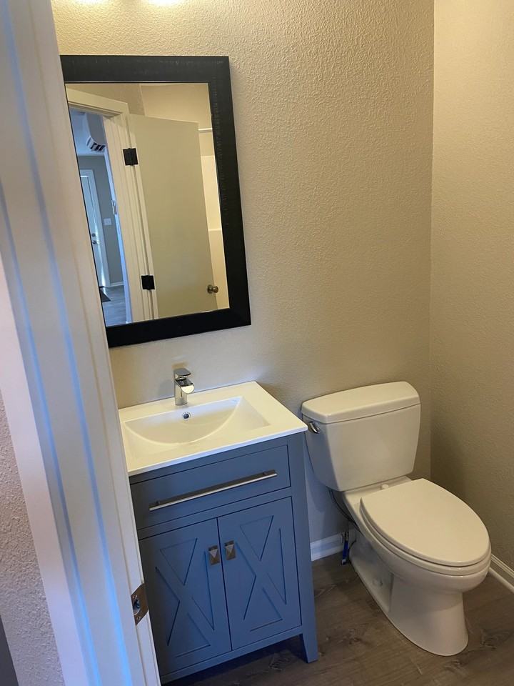 302 N Independence St - Photo 5 of 8