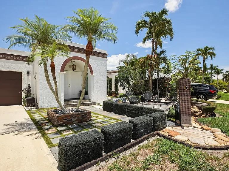 6590 Fountains Cir - Photo 2 of 20