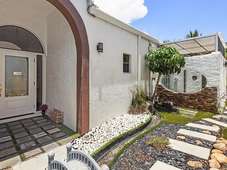 6590 Fountains Cir - Photo 3 of 20