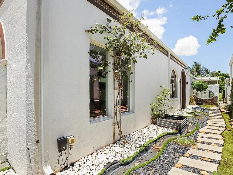 6590 Fountains Cir - Photo 4 of 20