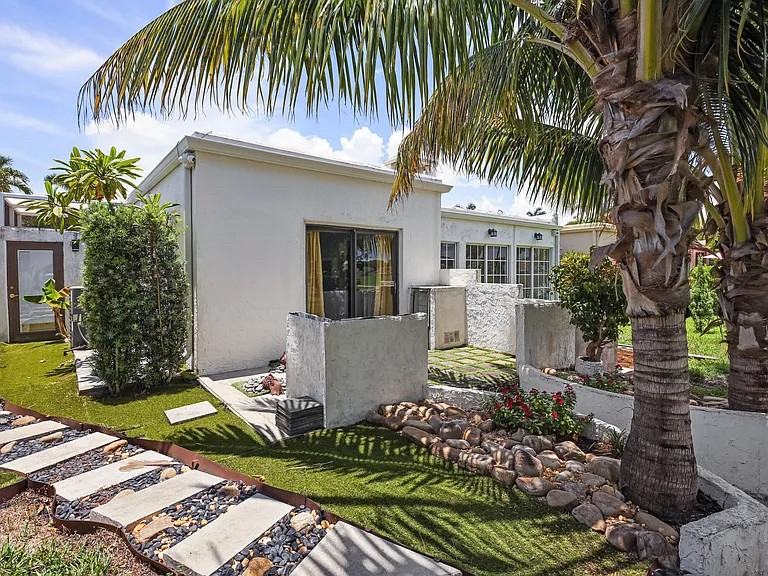 6590 Fountains Cir - Photo 6 of 20