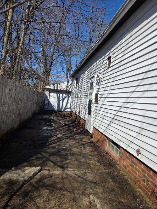 16805 Lipton Ave - Photo 2 of 9