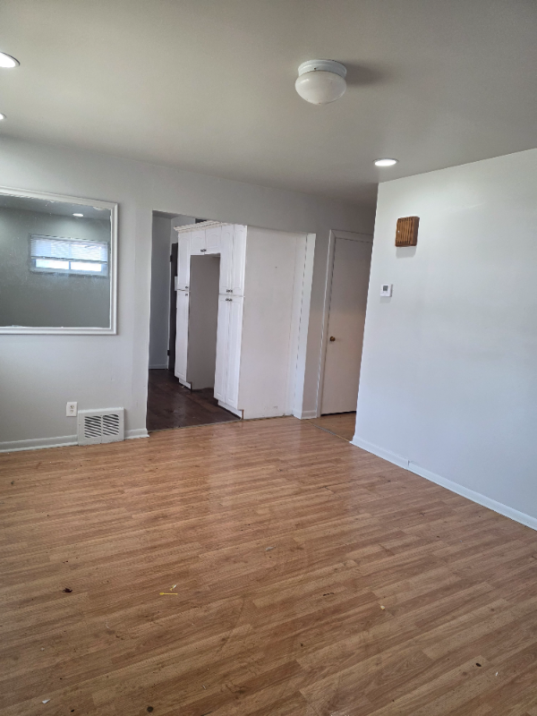 16805 Lipton Ave - Photo 3 of 9