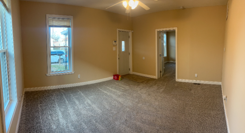 1637 Hoefgen St - Photo 2 of 10