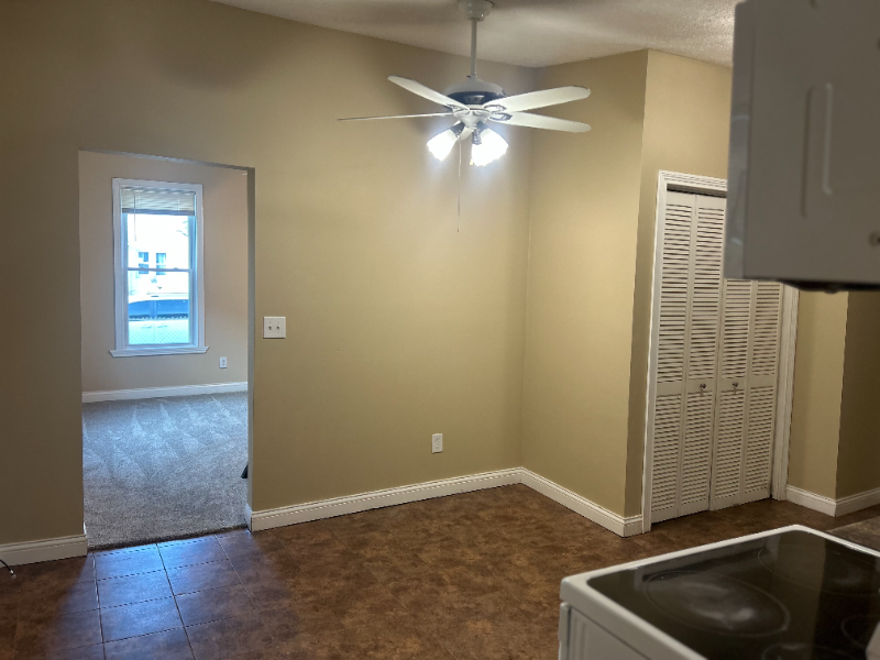 1637 Hoefgen St - Photo 4 of 10