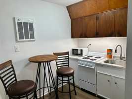 featured image of 1708 Holloman Dr #9