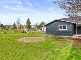 featured image of 2221 Ne 9th Ave