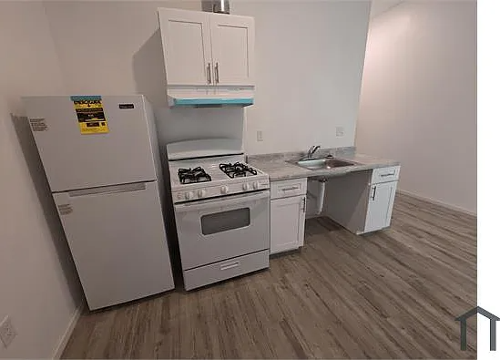 10501 Wilmington Ave #4