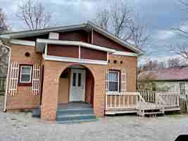 featured image of 830 W 5th St