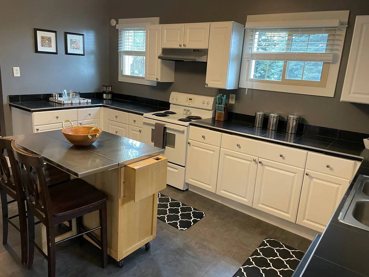 2501 Harvard Ave - Photo 3 of 18