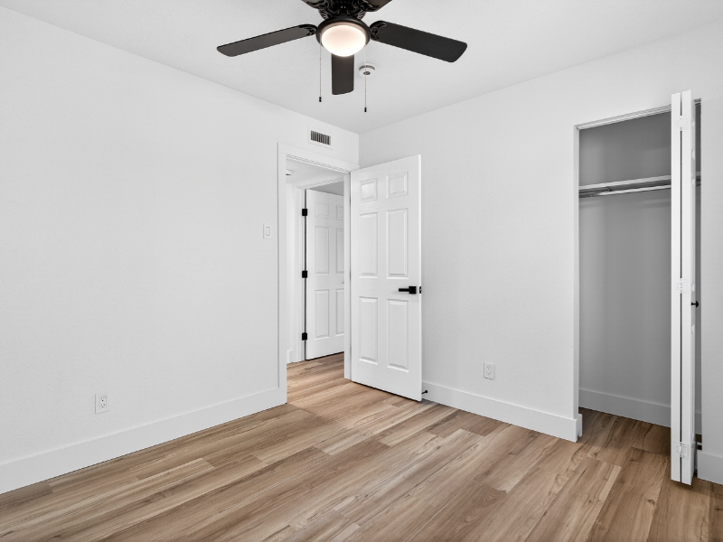 6013 Cedar Ln - Photo 4 of 20