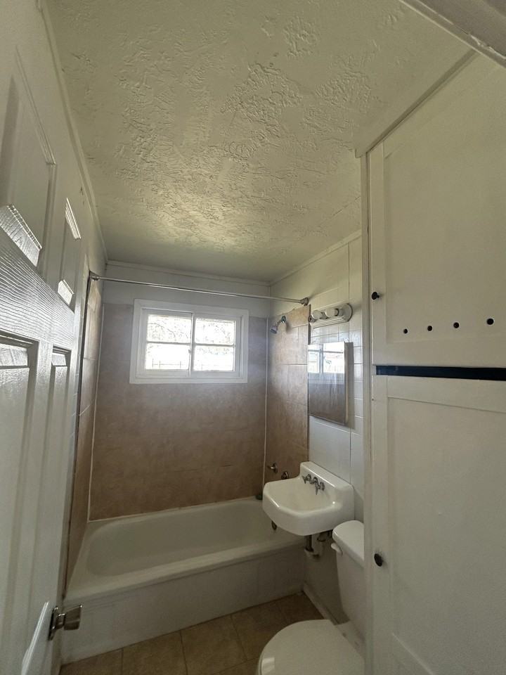 2803 7th St - Photo 6 of 9