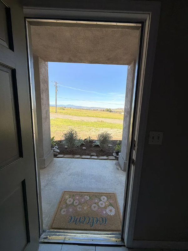 21910 Hansen Ave - Photo 3 of 15