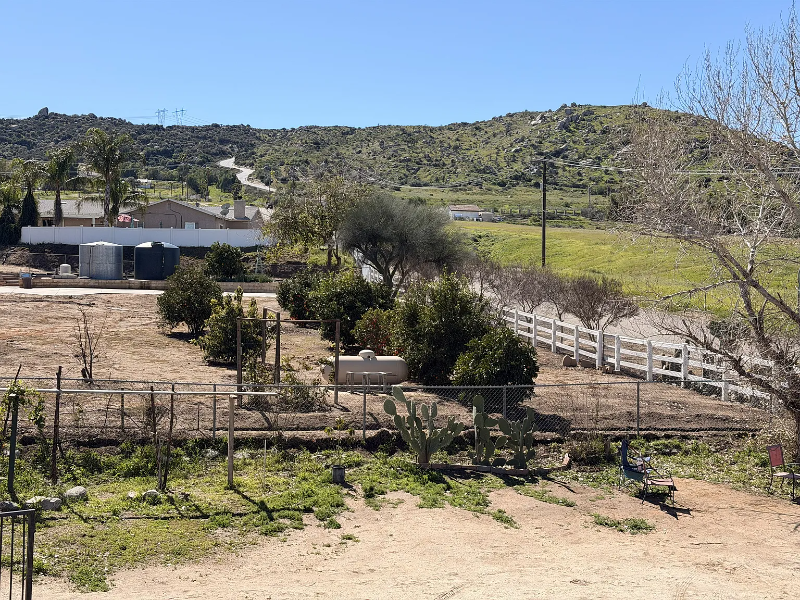 21910 Hansen Ave - Photo 5 of 15