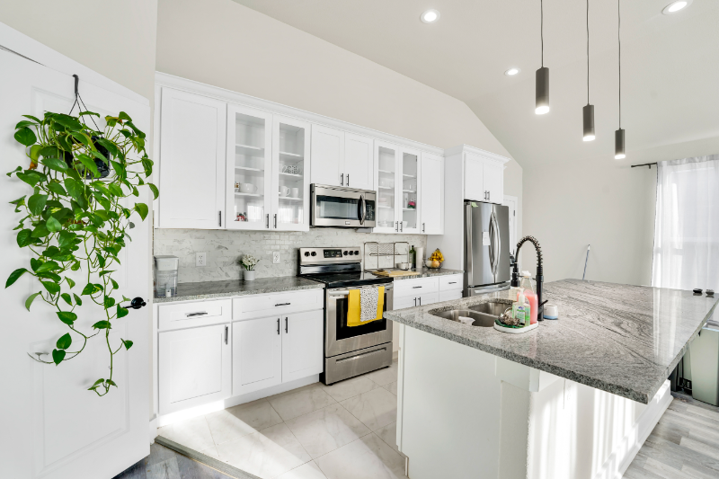 4621 Collins Ave - Photo 6 of 20