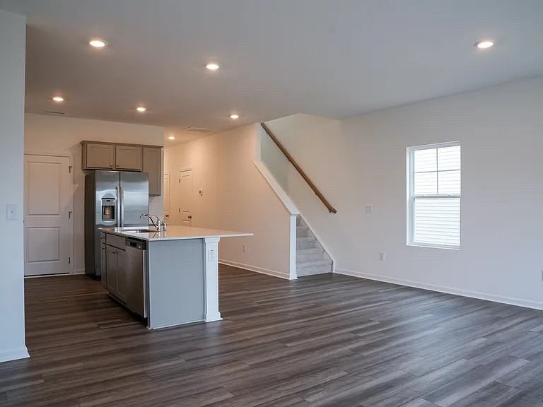 469 Fran Dr - Photo 3 of 20