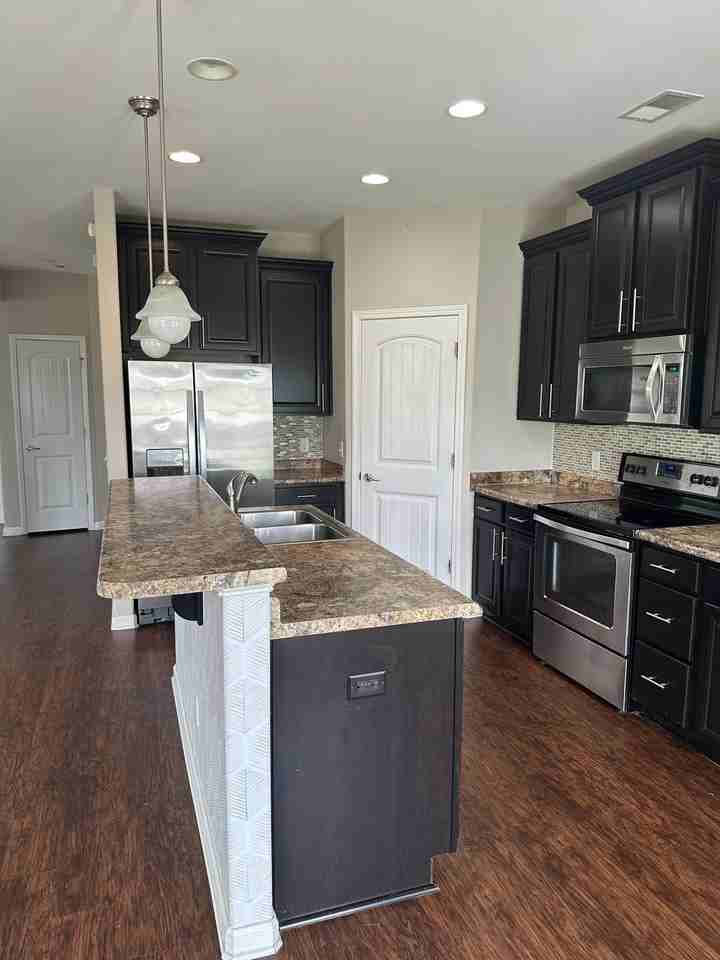 214 Lakepointe Dr - Photo 5 of 21