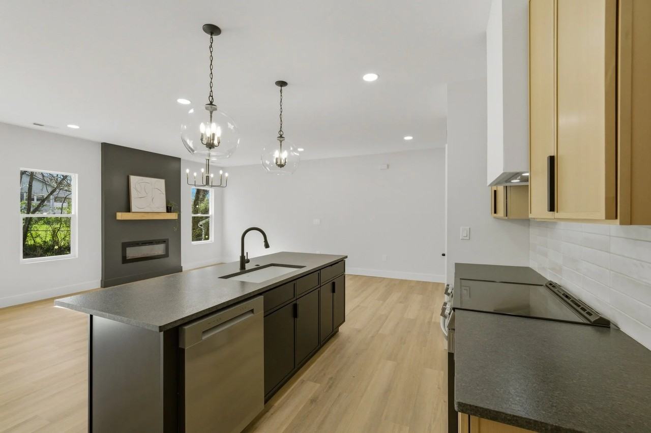 116 Winstead St - Photo 2 of 28