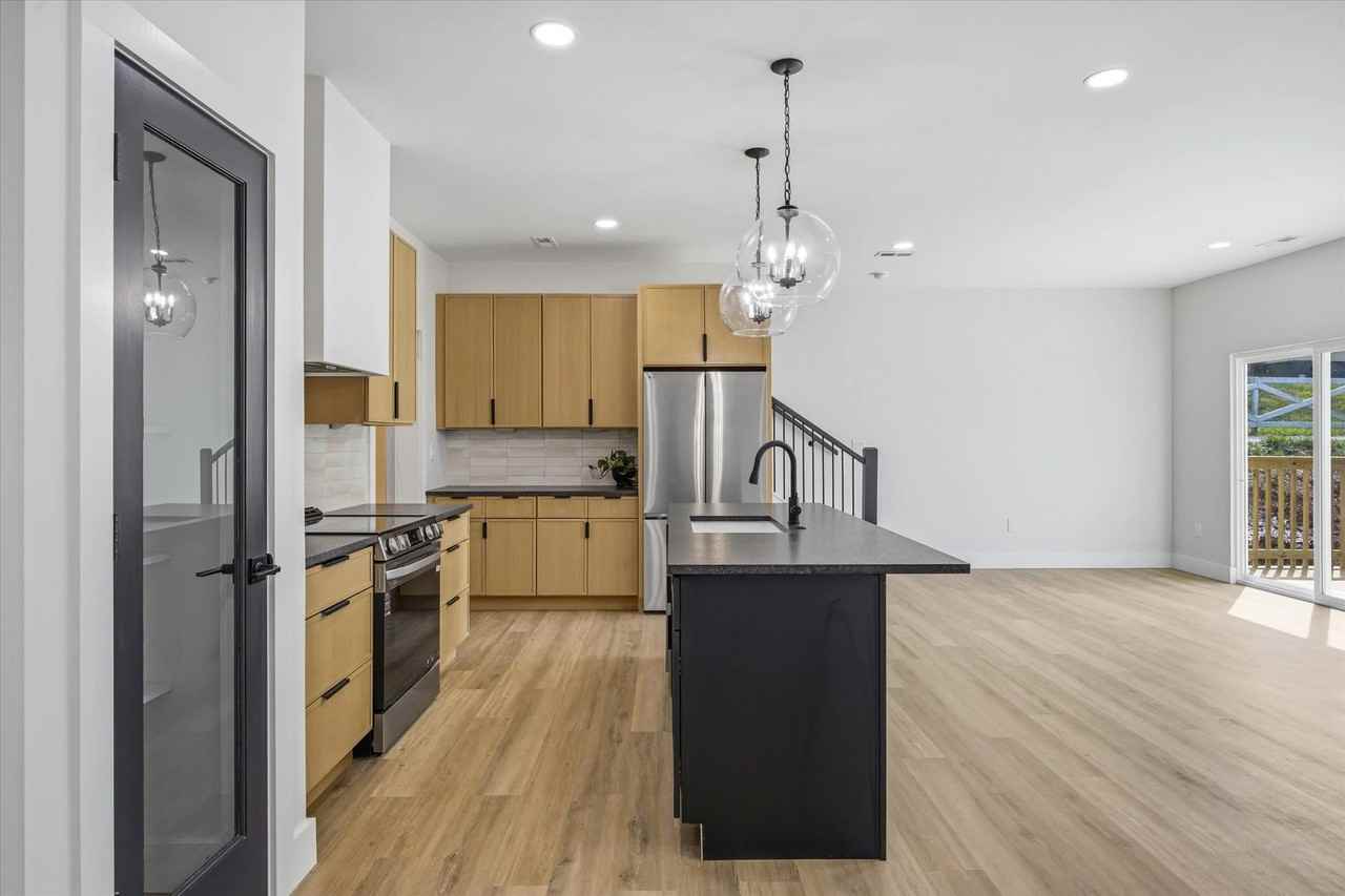116 Winstead St - Photo 3 of 28