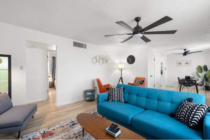 1414 N Cameron Ave - Photo 3 of 10