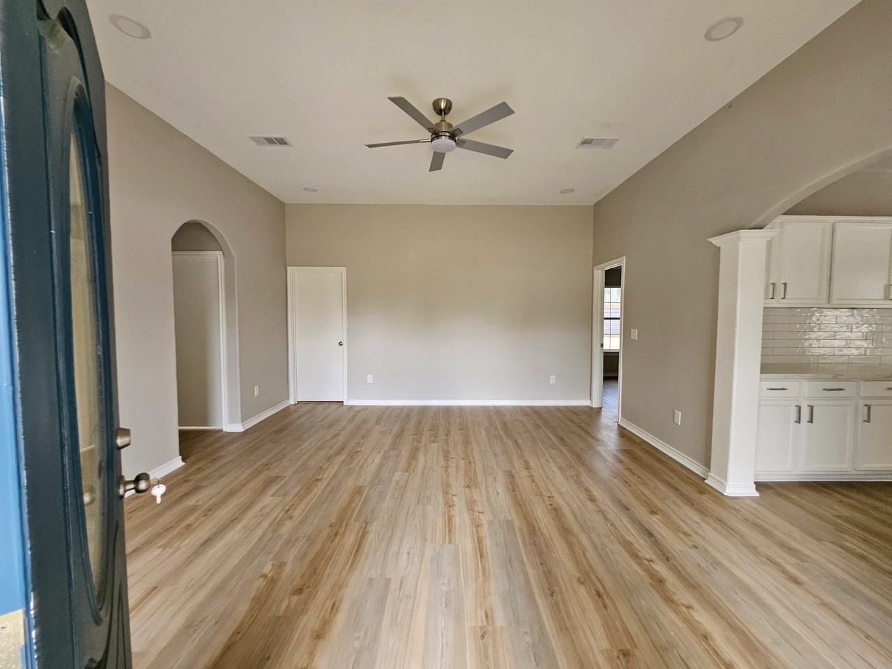 114 Bailly Ln - Photo 3 of 9