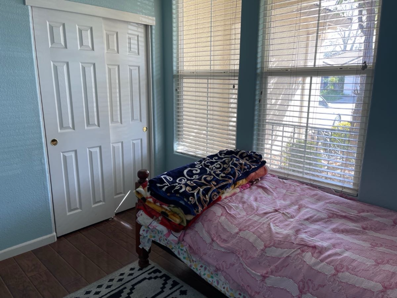 5633 Ridgepoint Dr - Photo 2 of 8