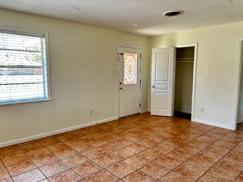 120 Nolen St - Photo 5 of 18
