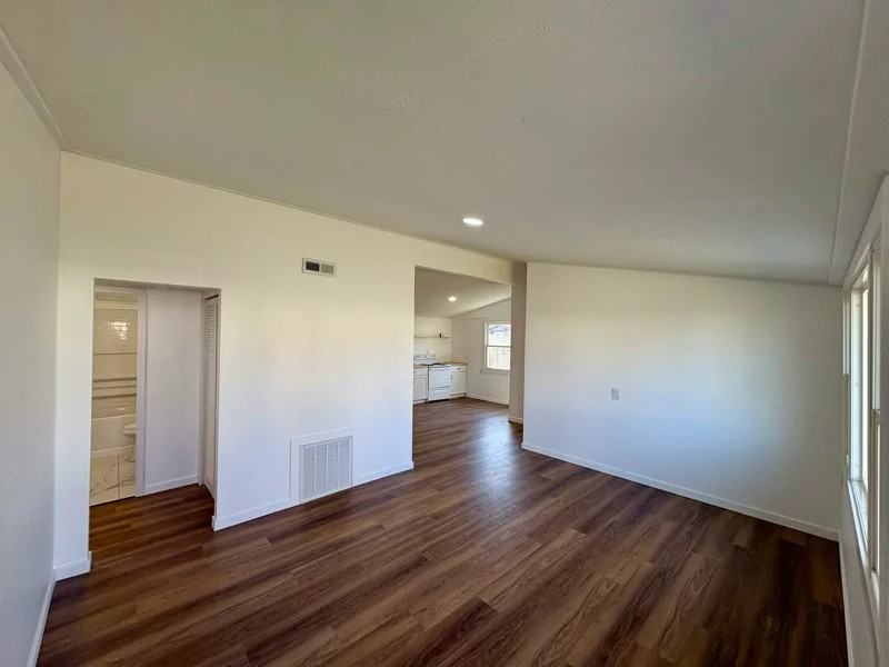 3028 Virginia St - Photo 2 of 10