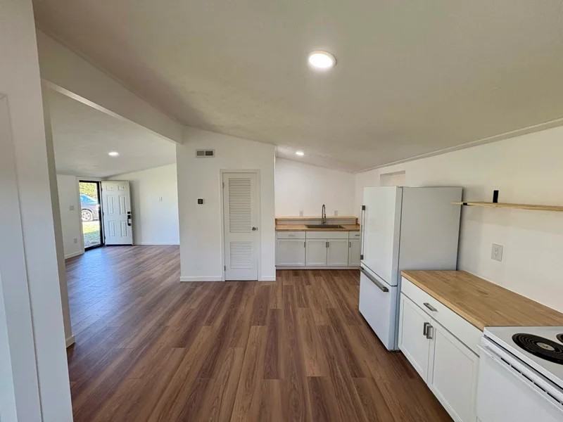 3028 Virginia St - Photo 3 of 10