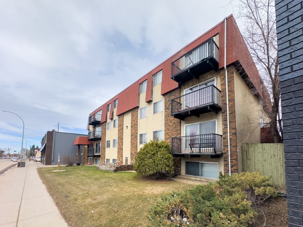 Kings Court - 10625 109th - Photo 7 of 14