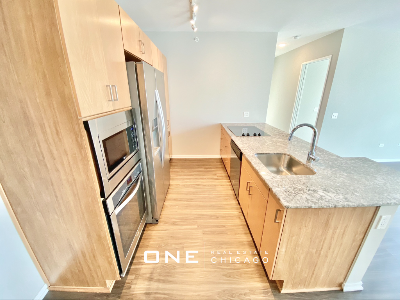 190 E Illinois St #3005 - Photo 2 of 19