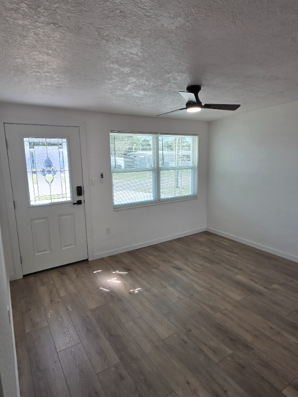 7213 Seward Dr - Photo 2 of 19