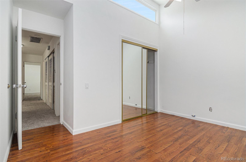 5532 S Greenwood St - Photo 7 of 10