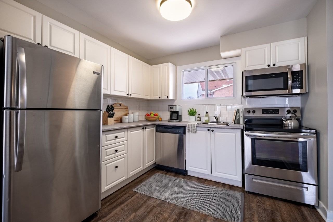 Millwood Brownstones - Photo 4 of 26